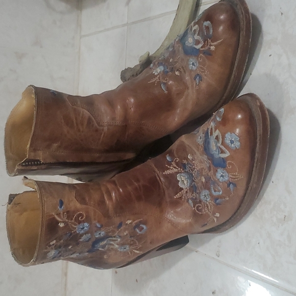 Bootie perfect for your rolled up 👖 - Picture 2 of 4